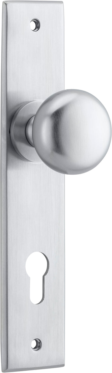 Cambridge Knob - Chamfered Backplate - Entry Point - Iver - Brushed Chrome - Door Knobs