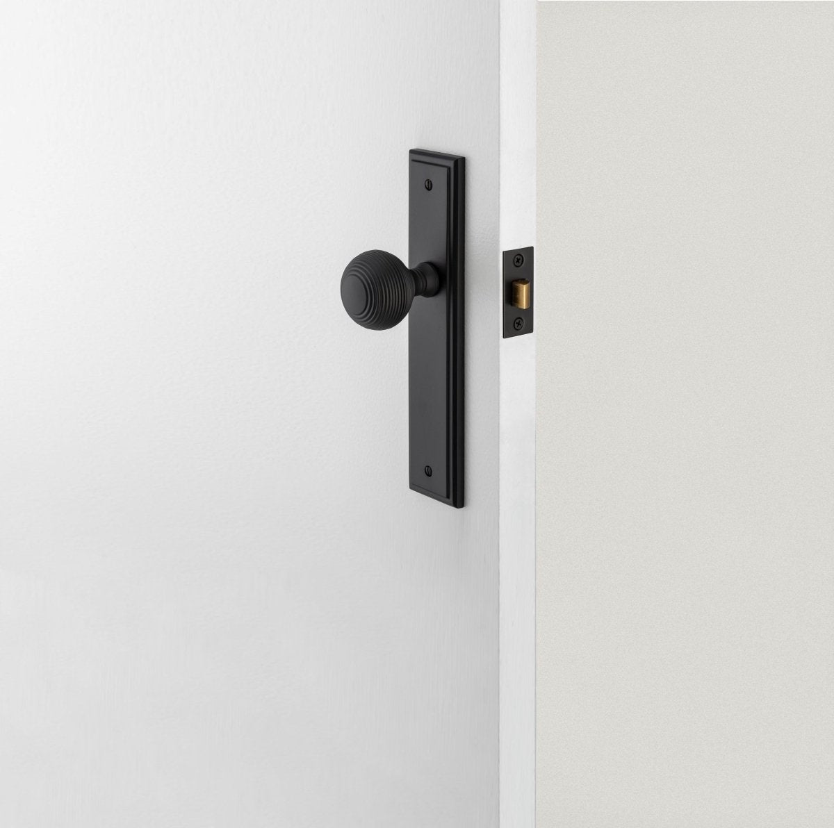 Guildford Knob - Stepped Backplate - Entry Point - Iver - Polished Brass - Door Knobs