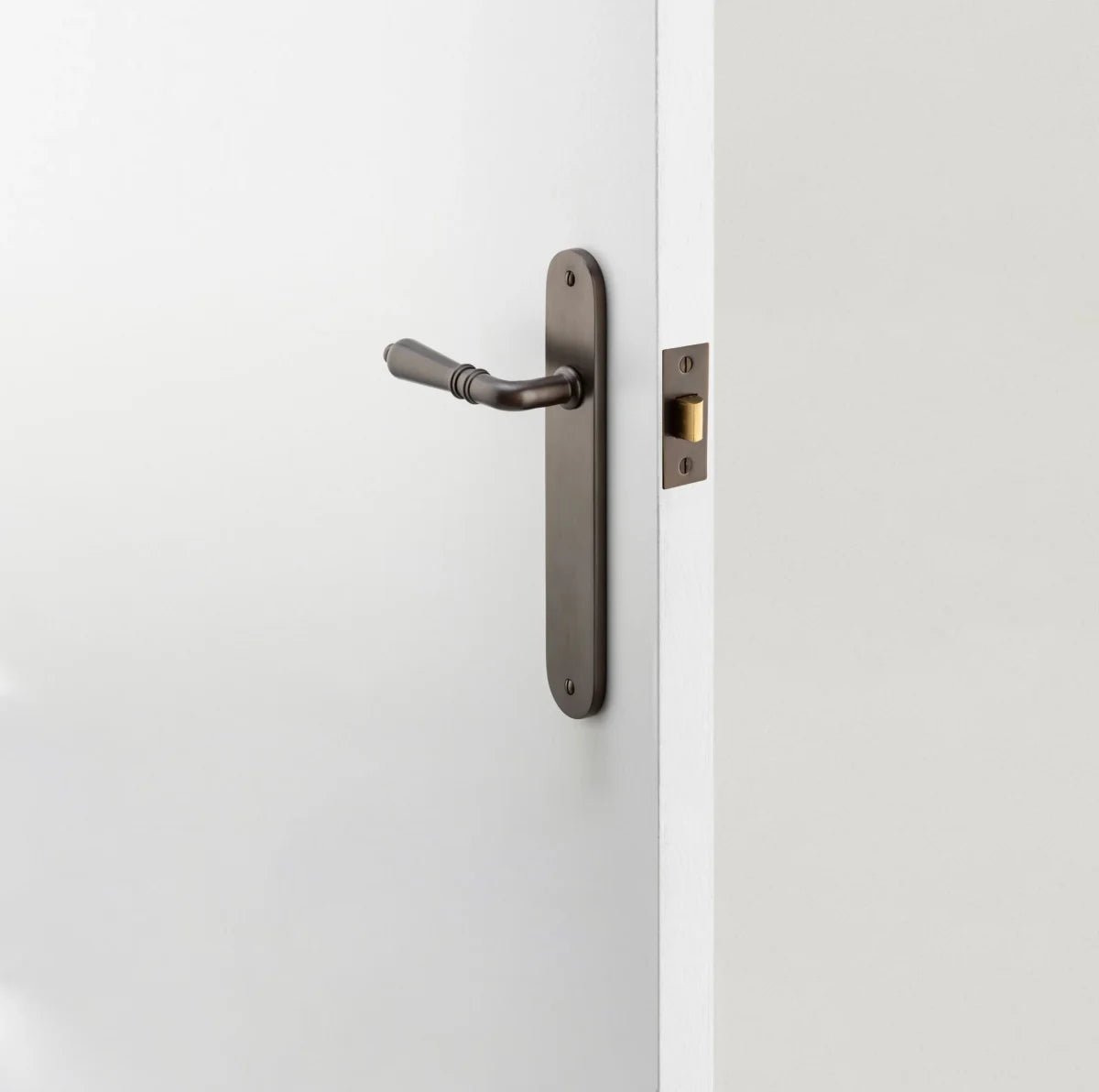 IVER Sarlat Solid Brass Oval Plate Door Handle – Multiple Finishes Available - Entry - Point - 16224KENTR60KT - Iver