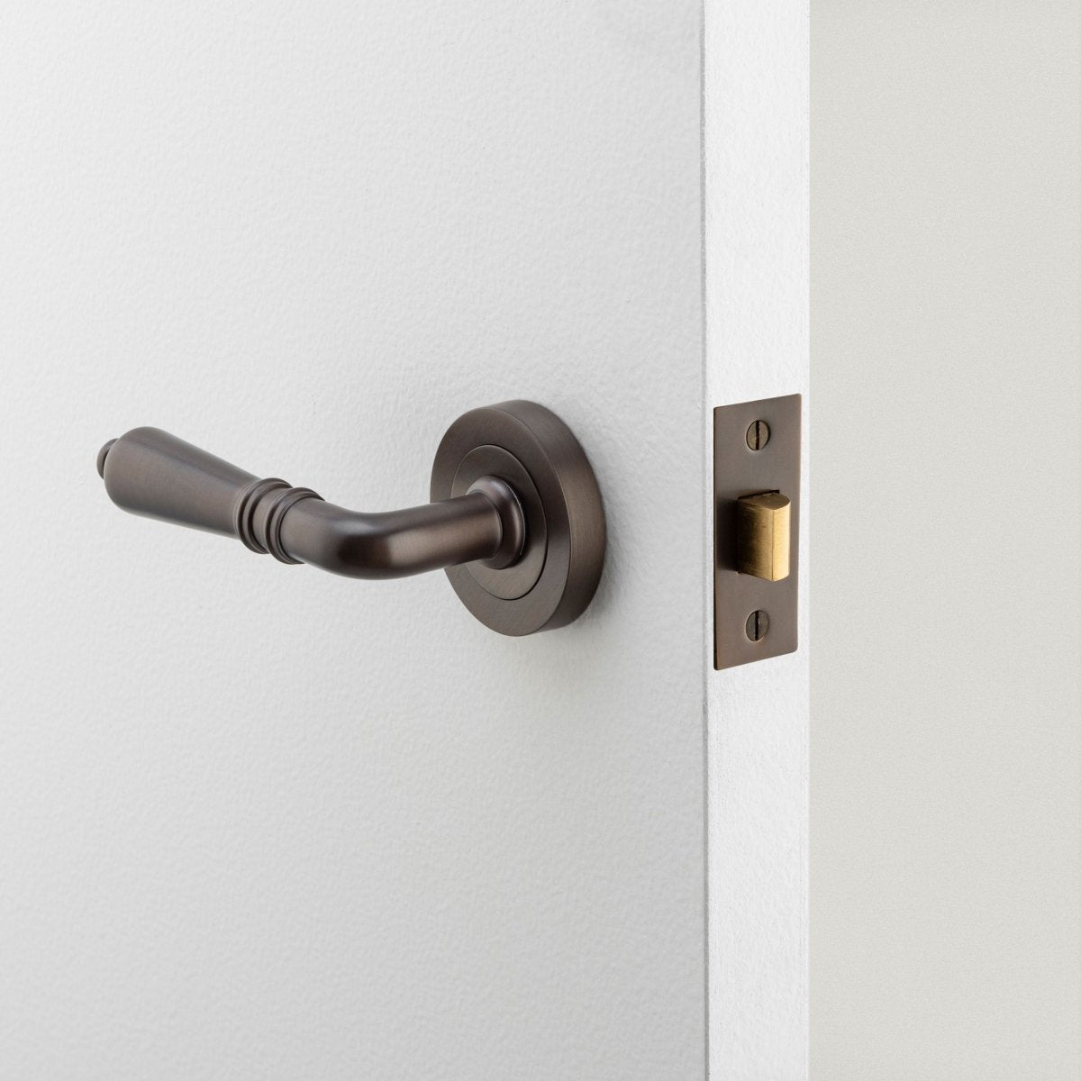 IVER Sarlat Solid Brass Round Rose Door Handle – Multiple Finishes Available - Entry - Point - 16260KPASS60 - Iver