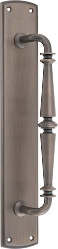 Sarlat Pull Handle on Back Plate (Single) - Entry Point - Iver - Signature Brass - Pull Handles